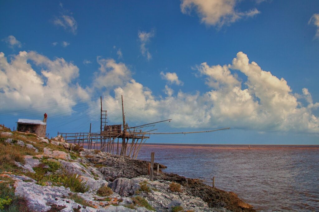 Les bords de mer de Gargano durant votre road trip dans les Pouilles - SIXT