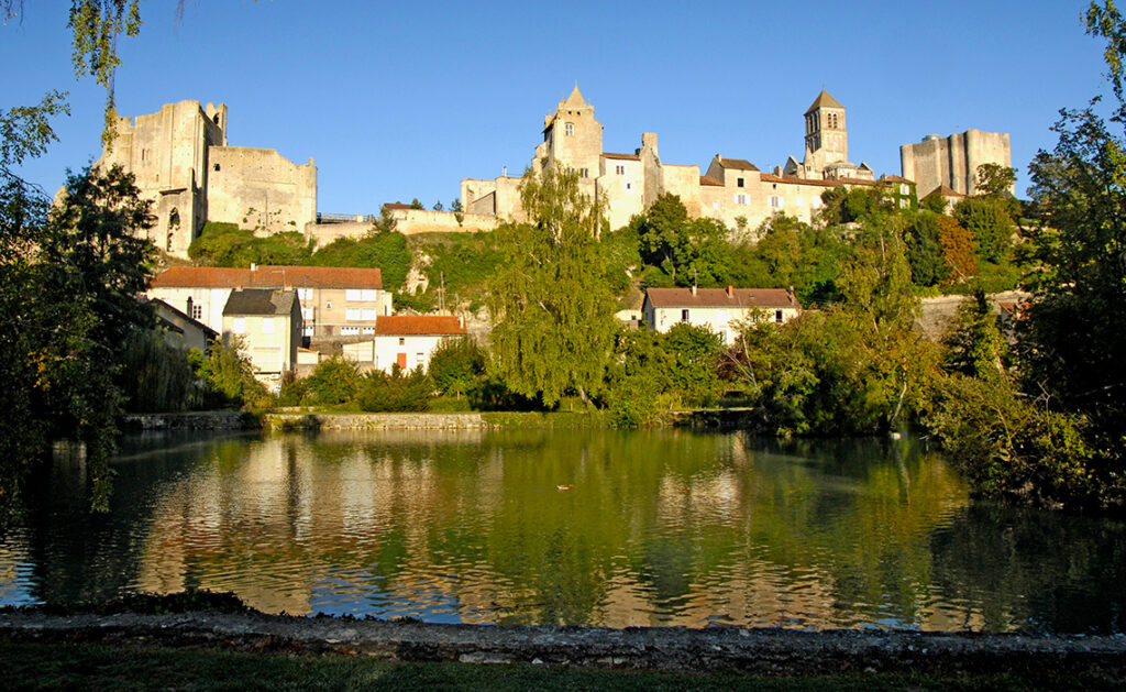 Vue sur Chauvigny, la cité médiévale de Poitiers - SIXT