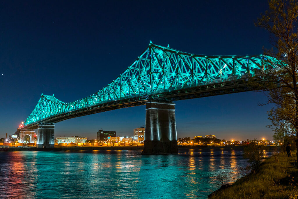 Montreal by night, un grand classique à voir lors d'un road trip au Canada - SIXT