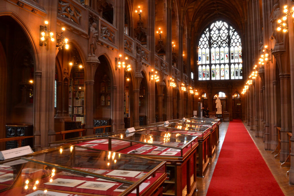 Partez visiter Manchester et sa célèbre Rylands library - SIXT