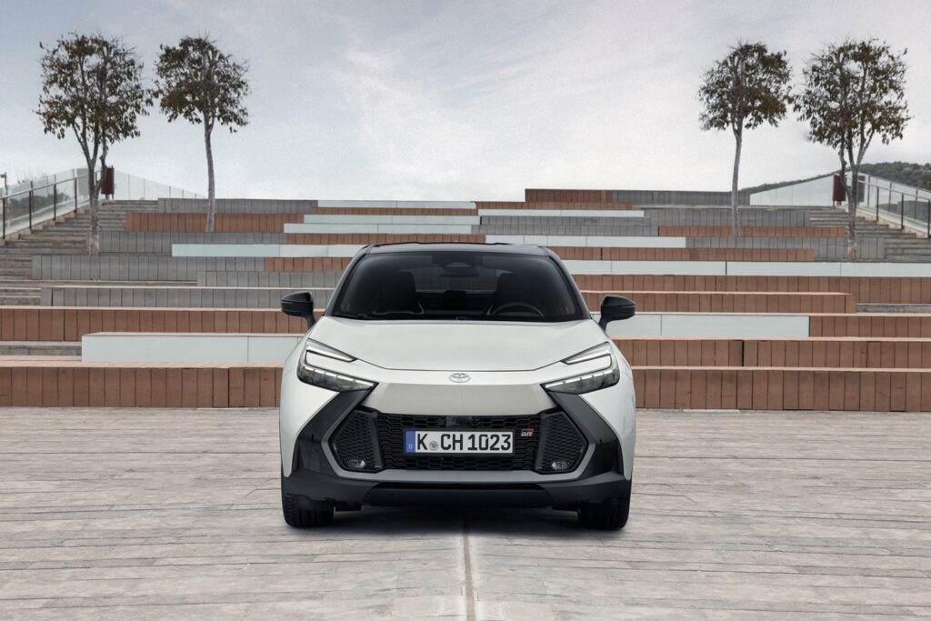 Toyota C-HR hybride de face