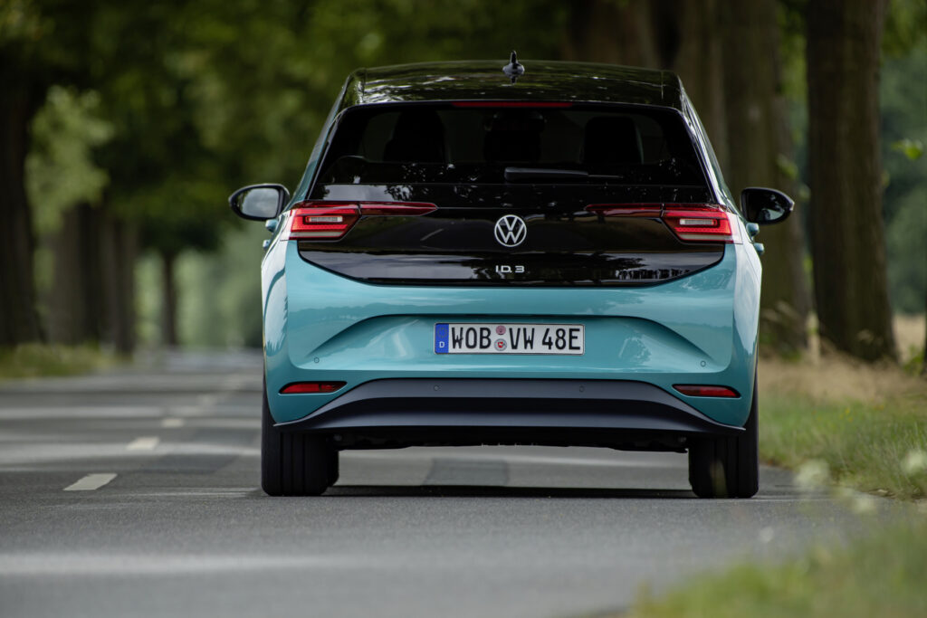 La VW ID3 électrique vue de l'arrière