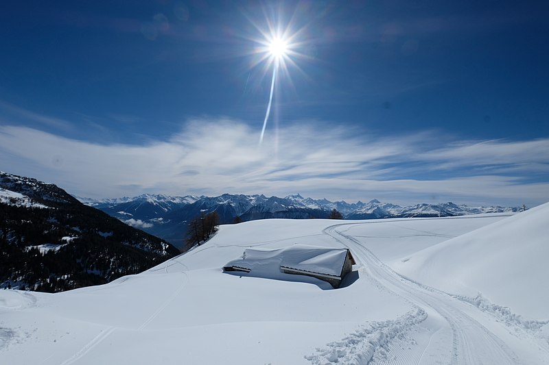 Crans-Montana, station idéale pour faire du ski en famille - SIXT