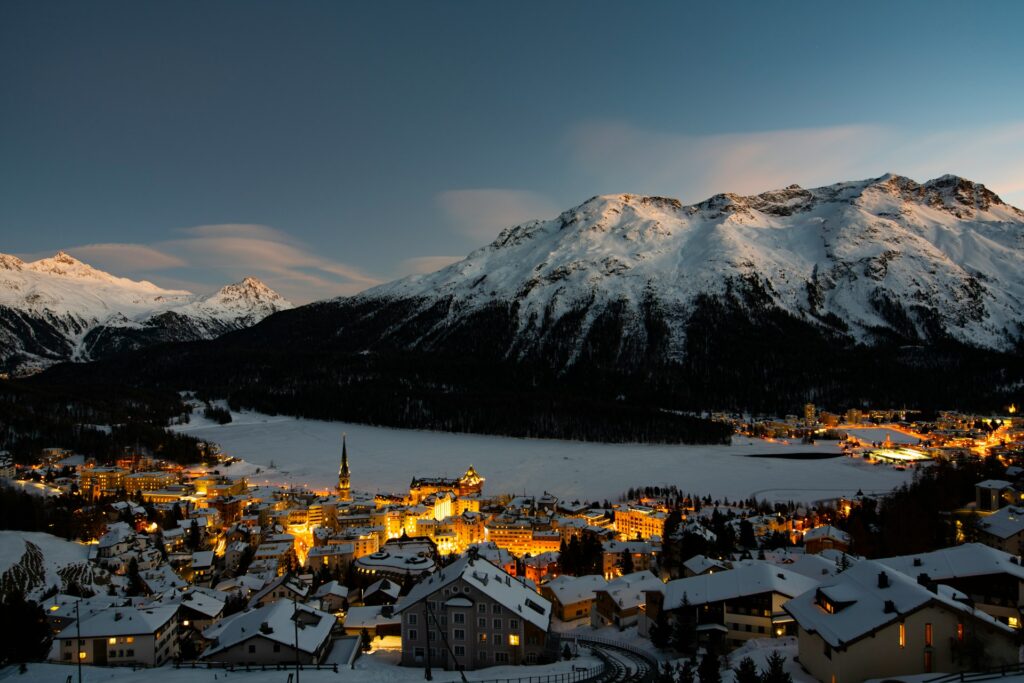 Profitez de Saint-Moritz, la station de ski suisse la plus ancienne - SIXT