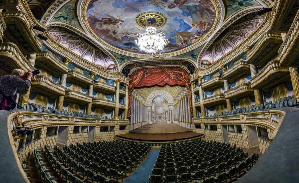 Le magnifique intérieur du Grand Théâtre de Bordeaux ! -SIXT
