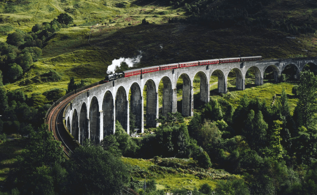 Le Viaduc de Glenfinnan, merveille de l'Écosse ! - SIXT