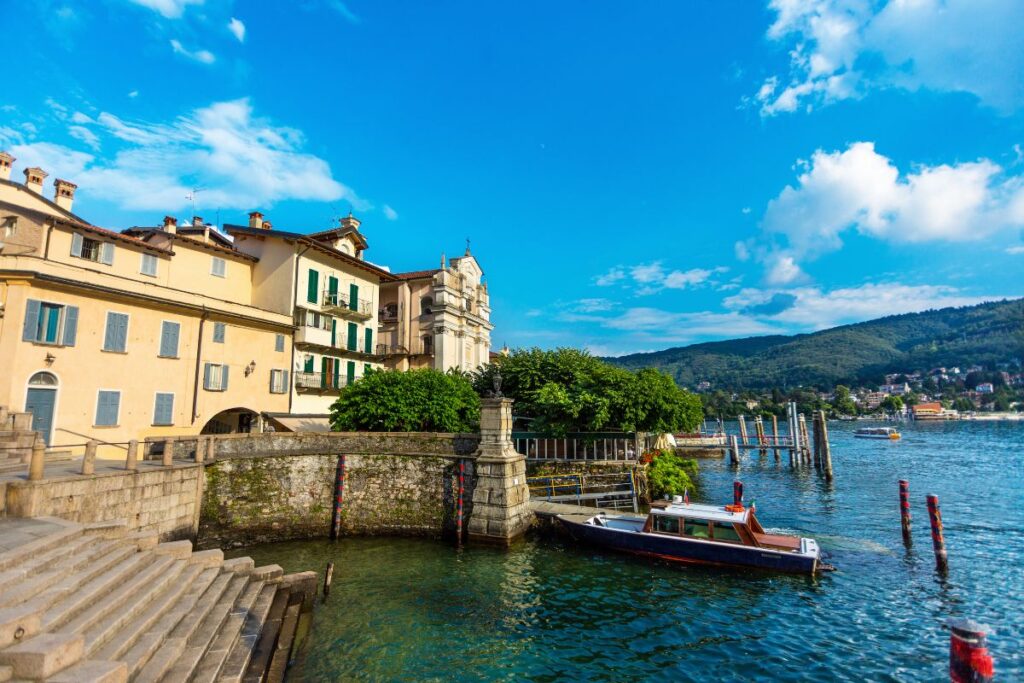 Offrez-vous une balade entre la vielle ville de Stresa et le Lac majeur pendant votre road trip !- SIXT