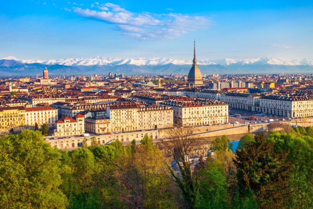 Turin, une ville à savourer lors de votre road trip vers les lacs italiens ! -SIXT