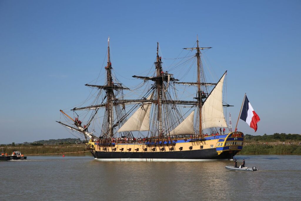 Découvrez l'Hermione à Rochefort lors de votre road trip en Charente - SIXT