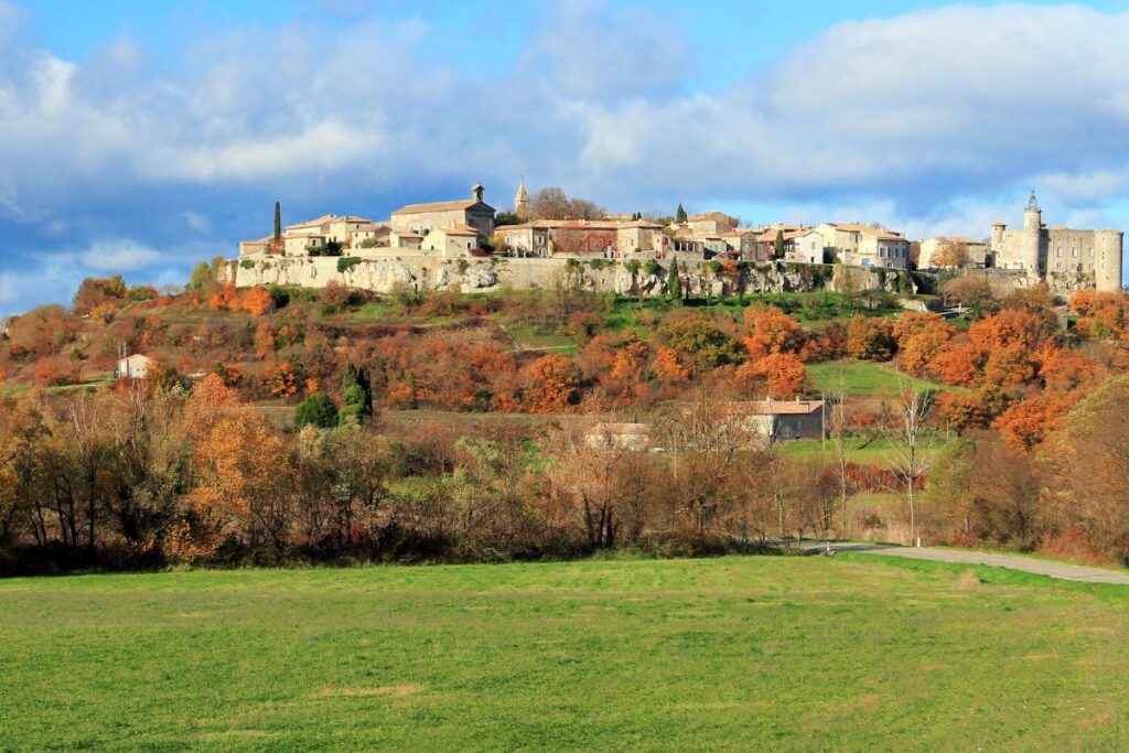 Visitez Lussan lors de votre road trip dans le Gard - SIXT