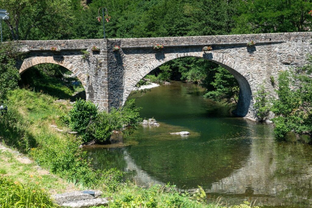 Le Pont Vieux à Saint-Jean-du-Gard - SIXT