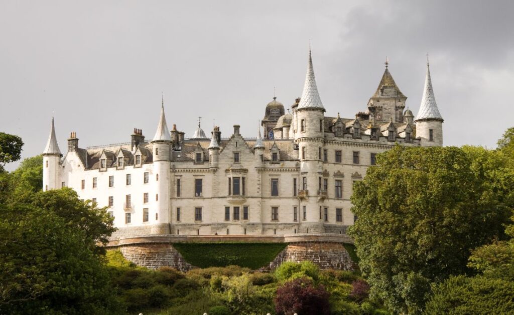 Visitez le Dunrobin Castle lors de votre road trip sur la North Coast 500 - SIXT