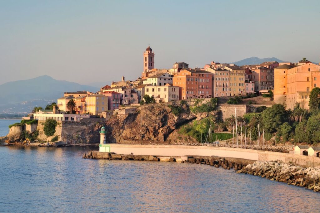 Prenez de la hauteur à Bastia lors de votre road trip - SIXT