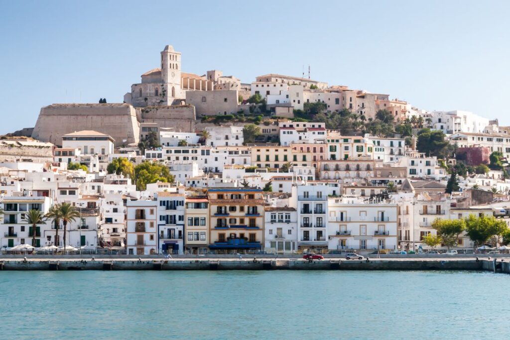 Direction Eivissa, la capitale d’Ibiza pendant votre road trip - SIXT