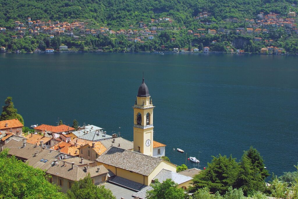Profitez d'une pause à Cernobbio lors de votre road trip au lac de Côme - SIXT