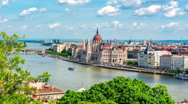 Apprenez à danser le Danube bleu lors de votre road trip en Hongrie ! - SIXT