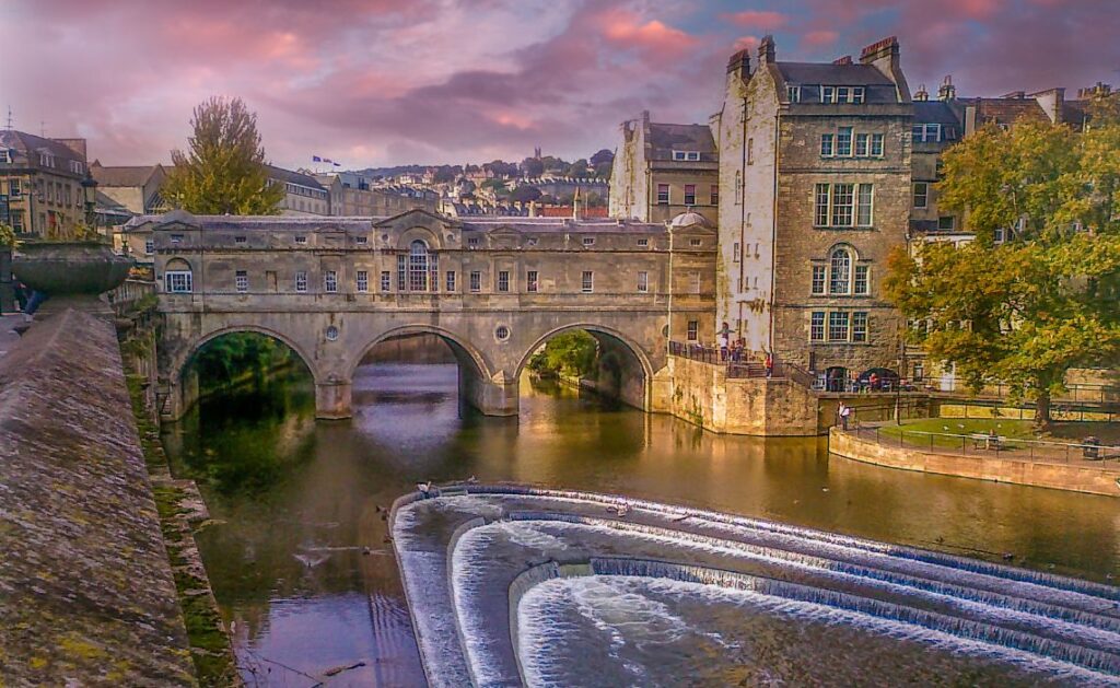 Immergez-vous dans la ville de Bath et ses eaux thermales dans le sud de l’Angleterre ! - SIXT