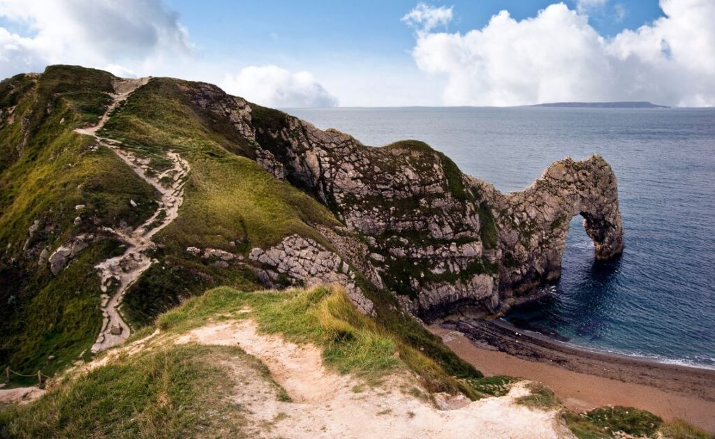 Découvrez la célèbre Durdle Door pendant votre road trip dans le sud de l’Angleterre ! - SIXT