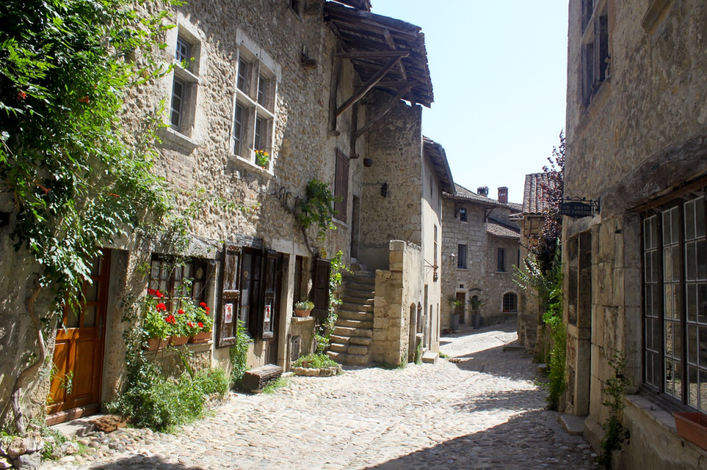 france-rouges-medieval-street