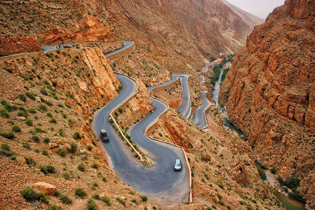 Route dans les gorges du Dadès, road trip au Maroc.